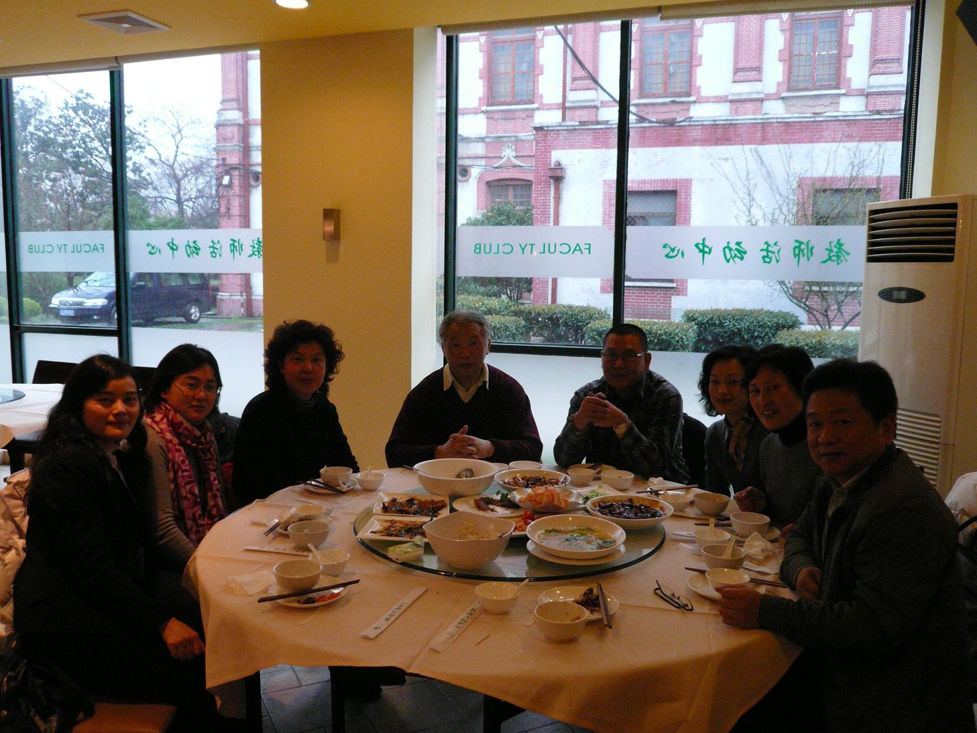与蔡老师一起共用午餐.JPG