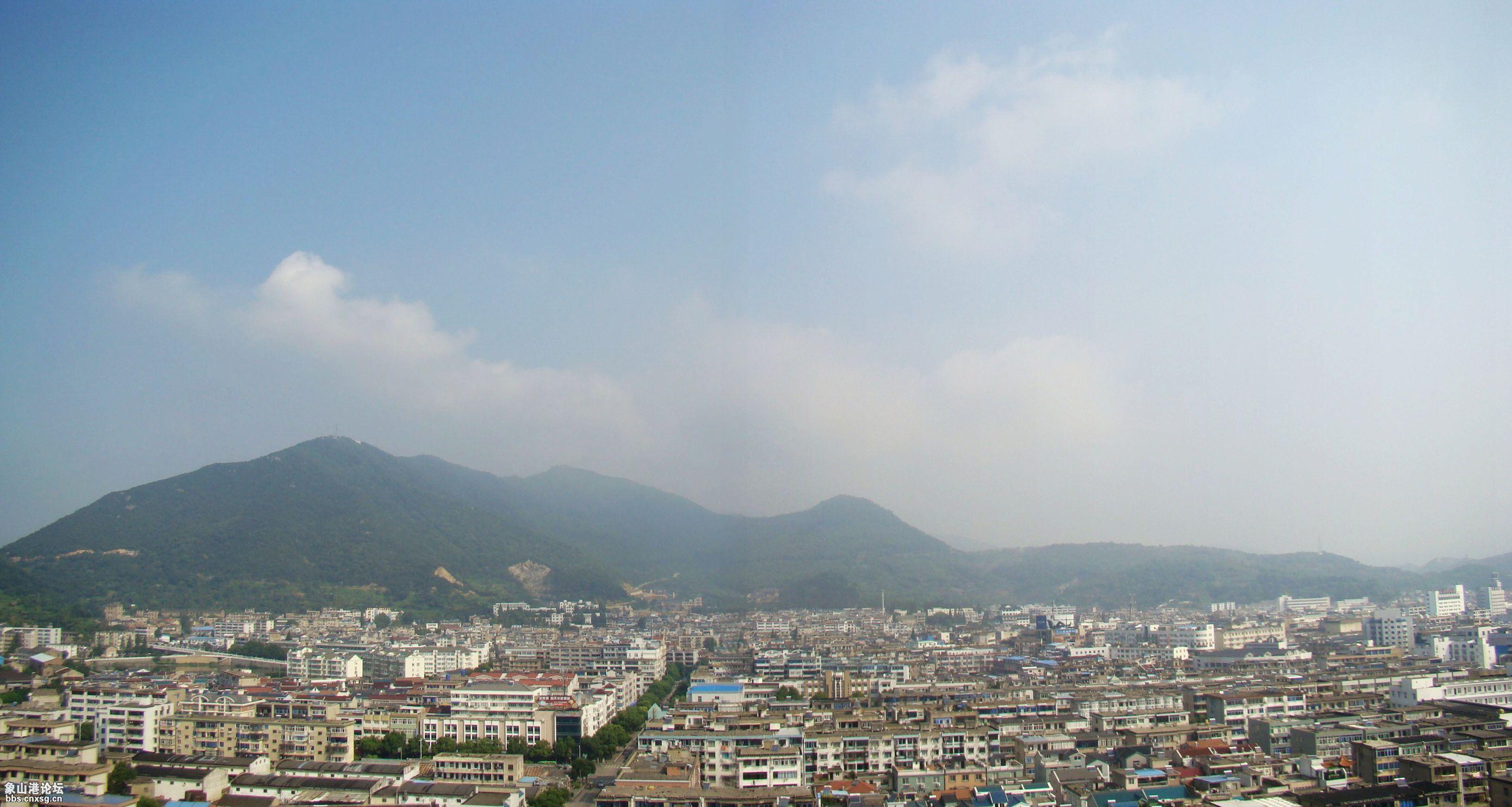 这是电力大厦楼顶的“象山”