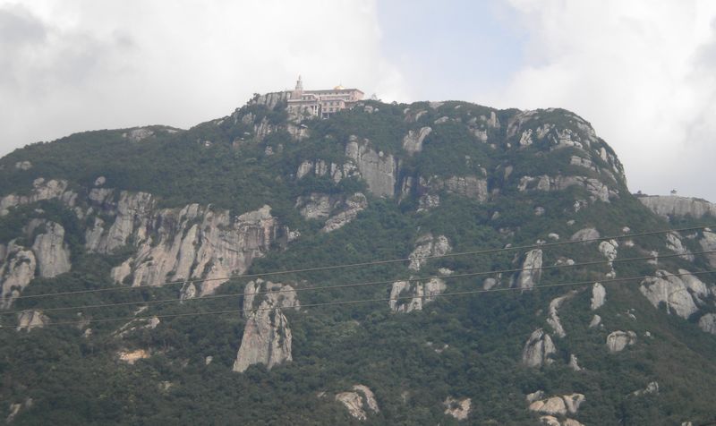 高湾村遥望白岩山