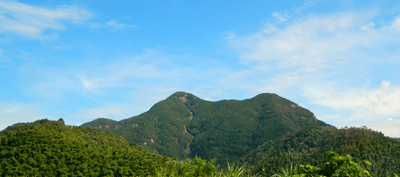 蓝天白云绿山。.jpg