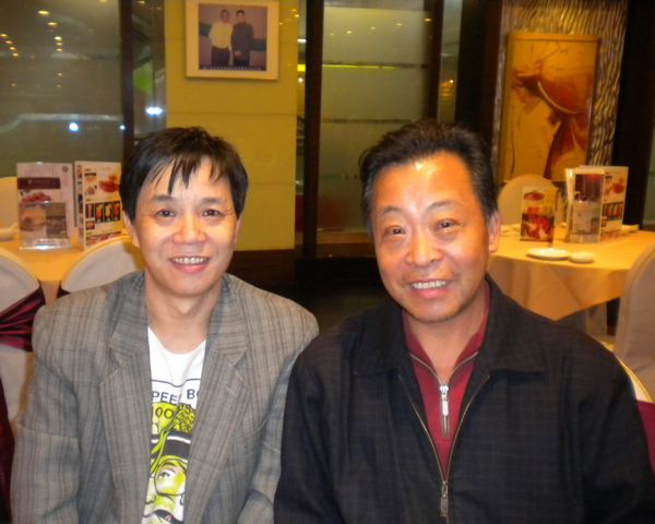 与周祖祥总经理助理在一起.jpg