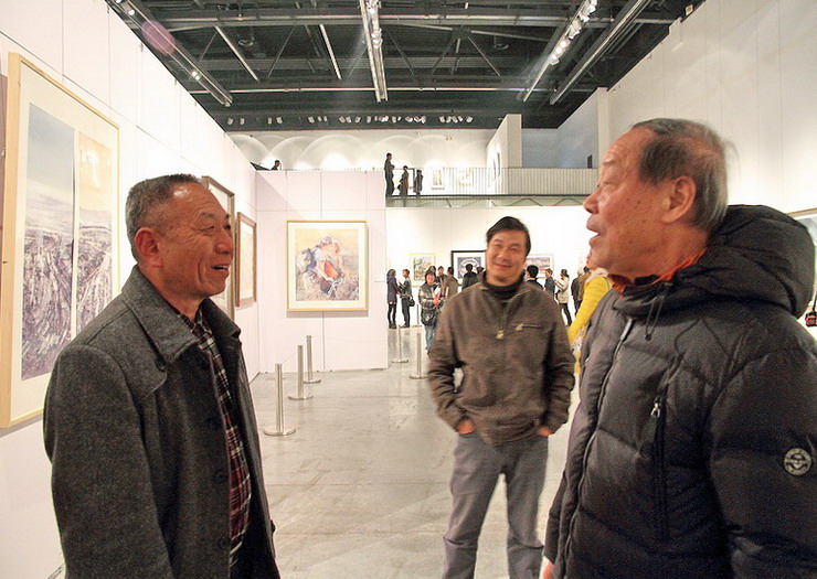 《中国水彩》丛刊主编、广西水彩画会会长蒋振立与吴蒙蒙交谈.jpg