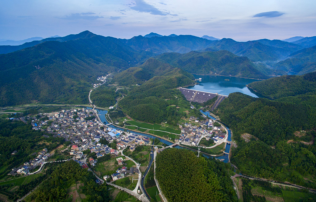 《绿水青山》.jpg