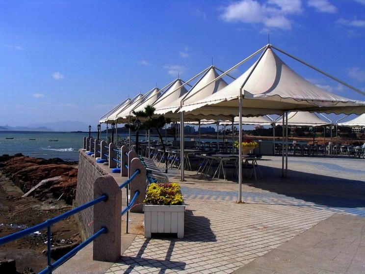 青島12-海邊的咖啡座.JPG
