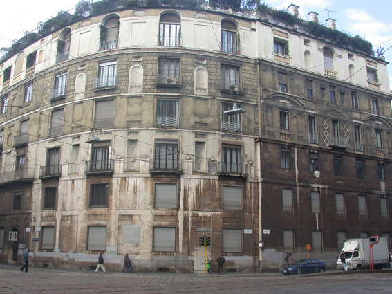 Barelli, Colonnese, Muzio在1922设计的，在米兰via Moscova上的这座住宅楼.jpg
