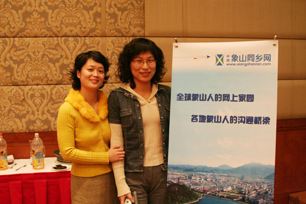 zhangying与花瓣.jpg