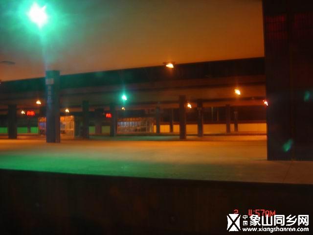 凌晨的徐州车站.JPG