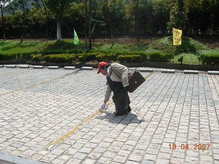 捡垃圾.jpg