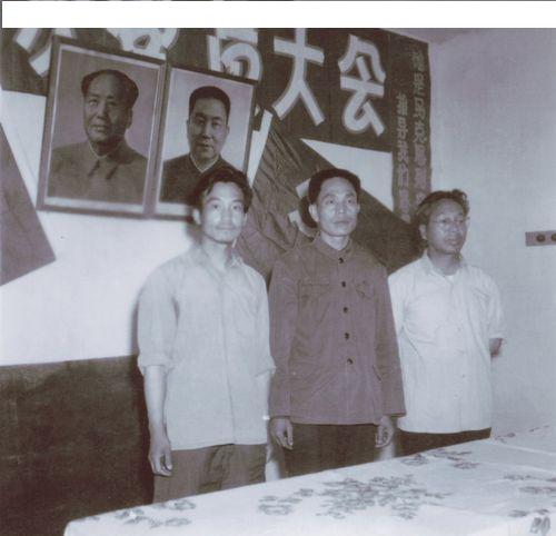 温家宝年轻时的照片7.jpg