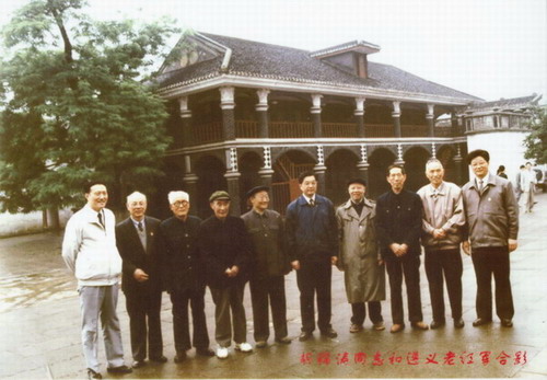 胡总在遵义会议会址.jpg