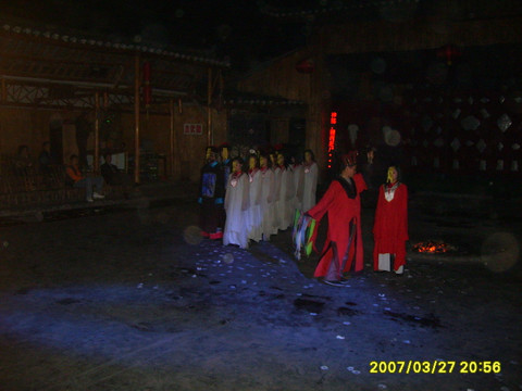 神秘的湘西赶尸.jpg