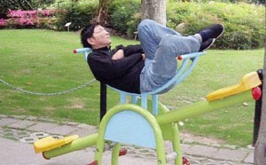 这位老兄不会是被老婆撵出来的吧``