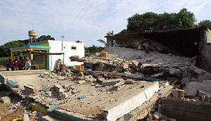 9、莫桑比克军火库爆炸,造成117人死亡.