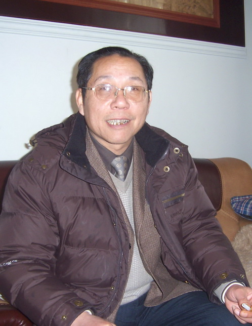 当年小伙子成花甲之人