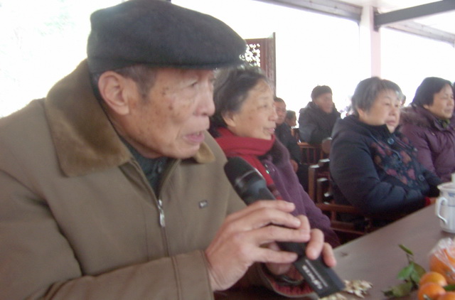 80岁的袁老师讲话