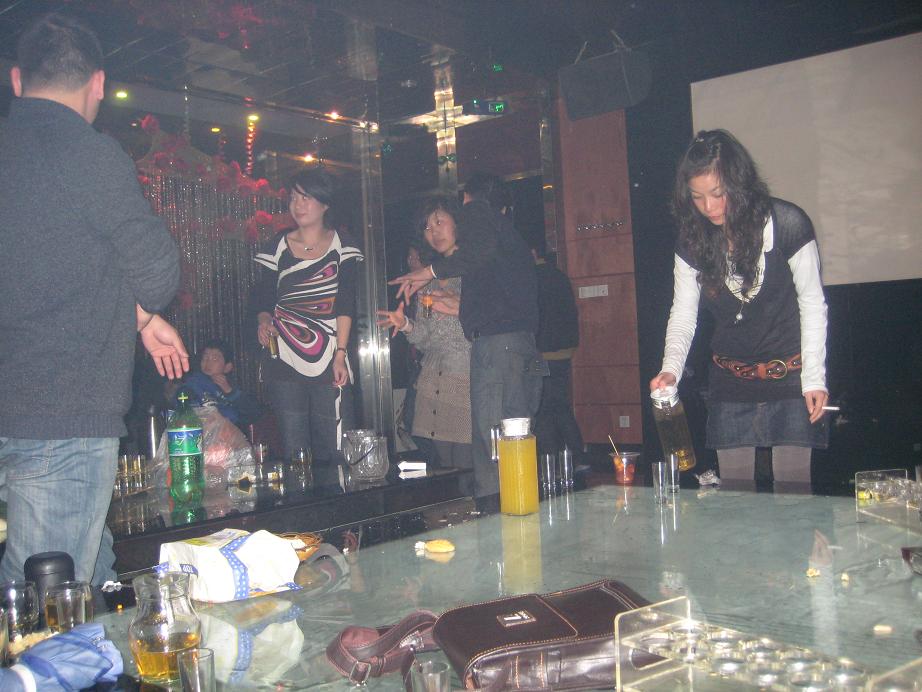 这边还在拼酒