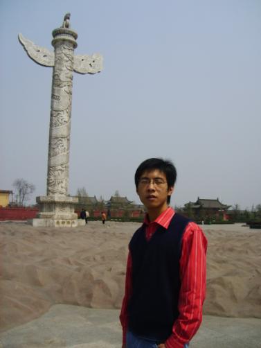 华表，比天安门前的要高大多了！