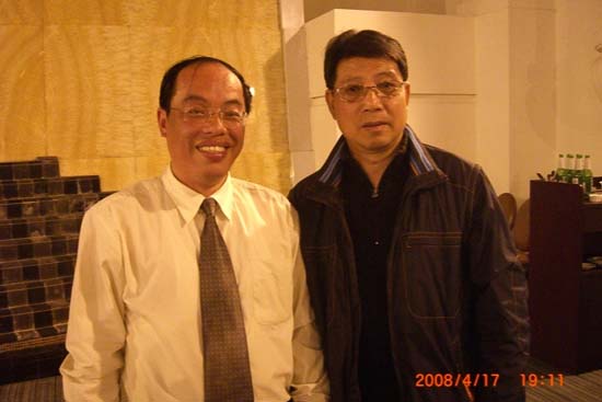 在金山宾馆与东亚足球队徐根宝老师留影.jpg
