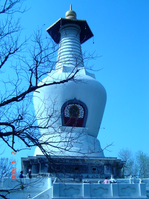 这就是白塔～～其实很多地方都有白塔，但是都有不同的来历传说．