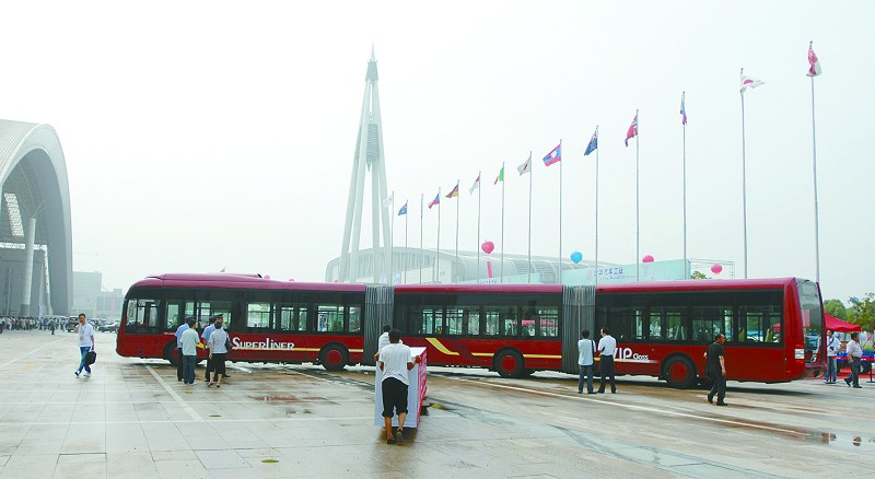 世界最长的城市公交车.jpg