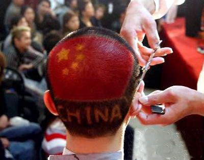 头顶国旗   胸怀一颗赤子心