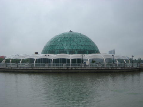 水上圆形透明餐厅