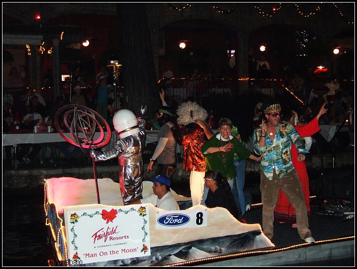 2005_1125SAParade0020.jpg