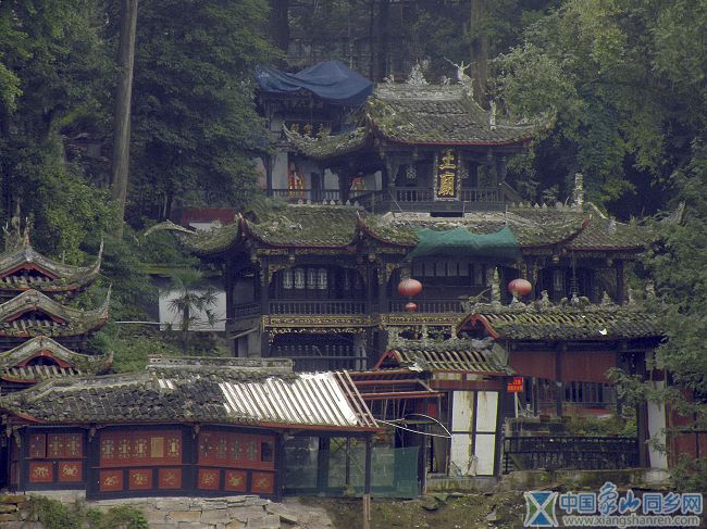 应该是二王庙，无法进去参观