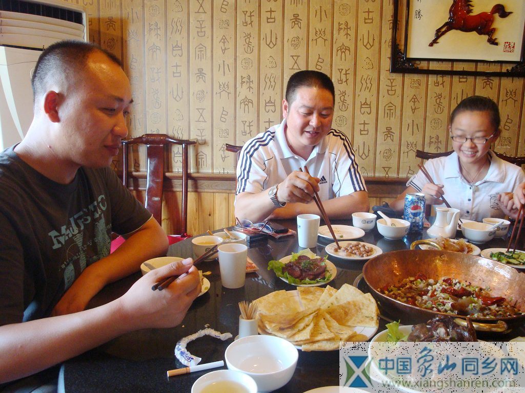 与空子裤子一起就餐，裤子拍的