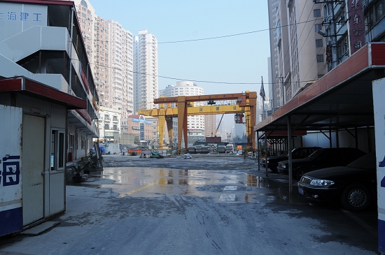 进入工地大门