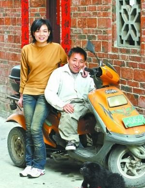 姚细文和妻子农翠欣