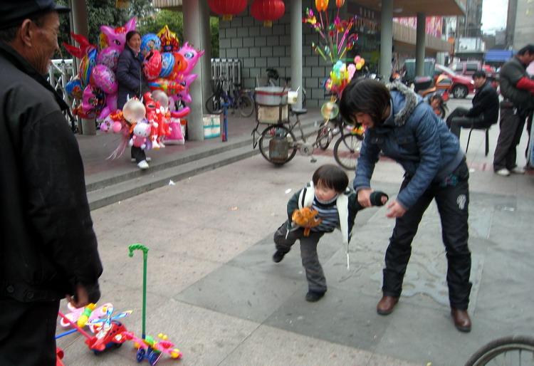 就是不走