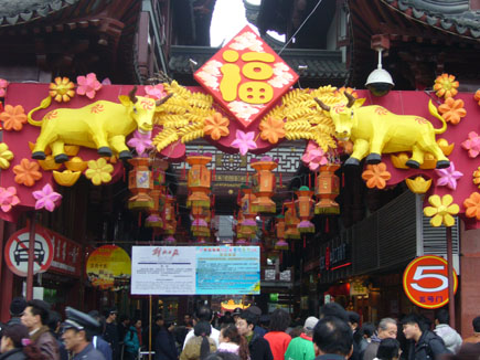 这么多人进去，吸引我去买了门票
