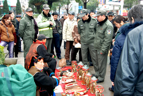 街上哪能乱摆摊