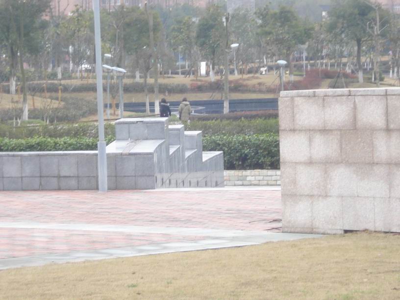 俩姑娘，呵呵.JPG