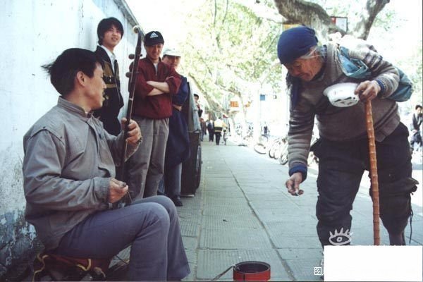 在帮助穷人的穷人