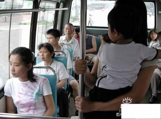 视而不见这就是我们年轻一代的素质吗