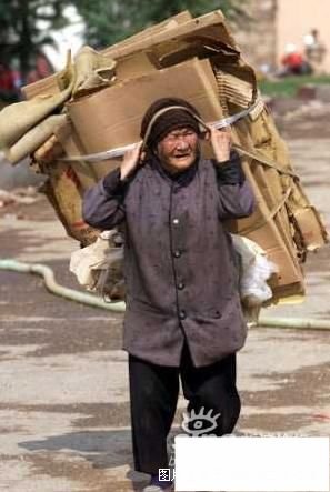 为了给儿子省下一点钱给孙子读书