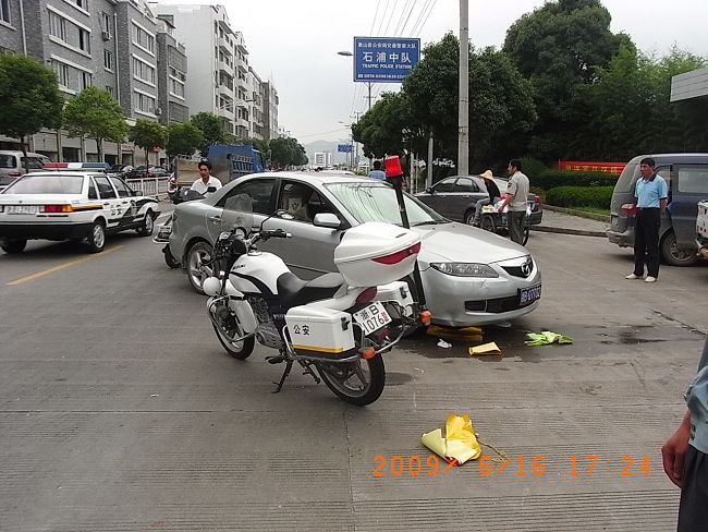 撞车4.jpg