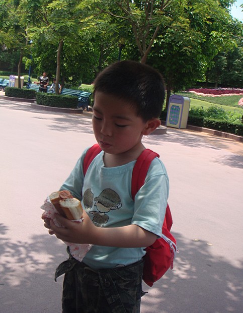 好贵的热狗面包.jpg