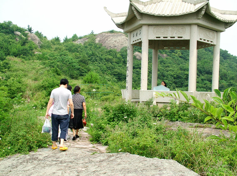 山顶凉亭
