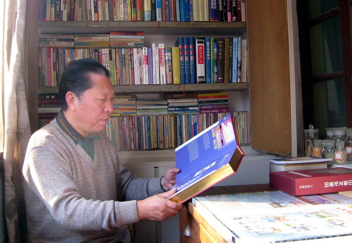 冬日，在阳光下读书，其乐融融也。