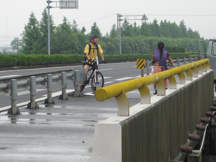 小管子，过马路叻
