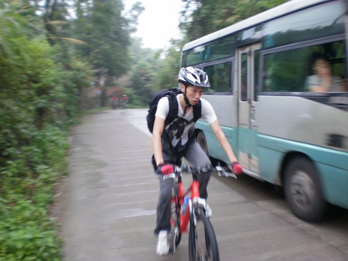 与车齐驱。。。