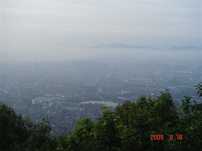 丹城晨景