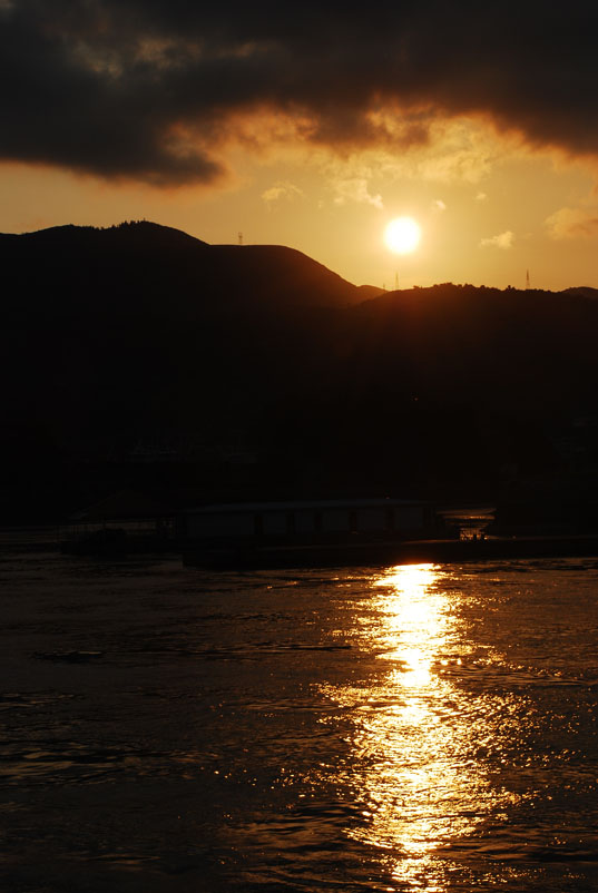 夕阳西下.梦一场又回到了尘世