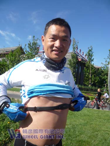 来自武汉的伍建华表示，如果心率到达180下，就不要骑车了，目前是120下。