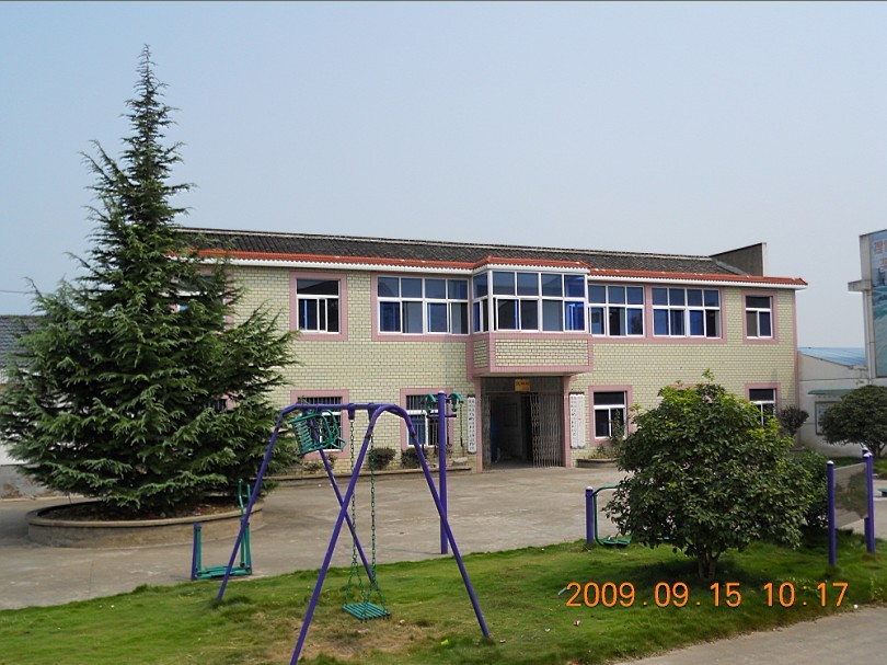 村委会小广场.jpg