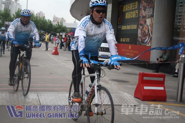 京骑沪动在朱总冲过终点线刹那安全快乐中完成