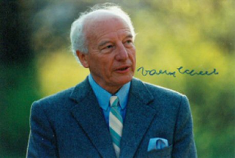 Walter Scheel，1974——1979年任职，自民党(FDP)人，新教徒.jpg